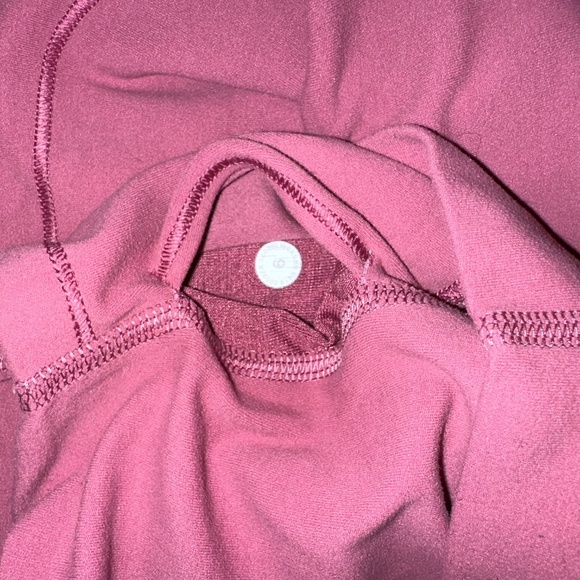 LULULEMON SIZE 6 24" LEGGINGS - Picture 6 of 7